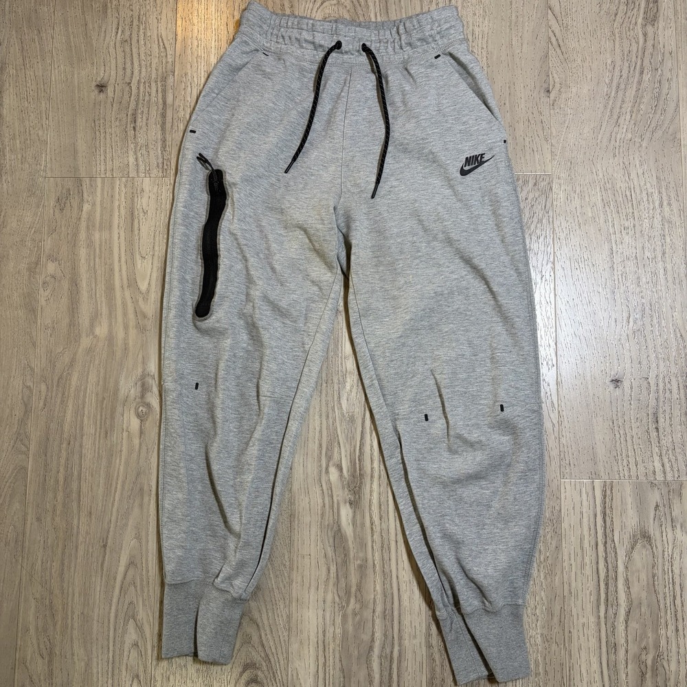 Nike Sportswear Tech Fleece Jogger Womens Size Small Pant‎ Grey Active Workout